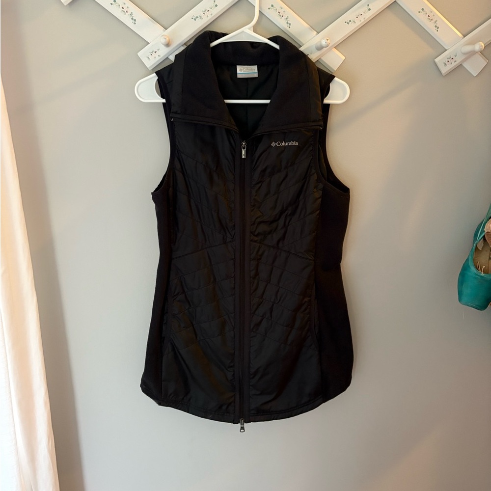 Columbia Black Light Weight Quilted Long Vest